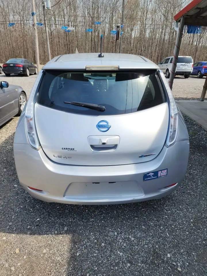 2014 Nissan Leaf S photo 3