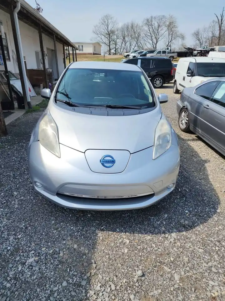 2014 Nissan Leaf S's photo