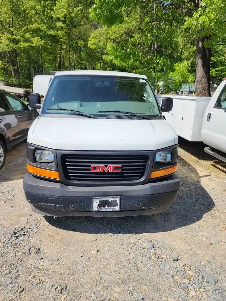2017 GMC Savana 2500's photo
