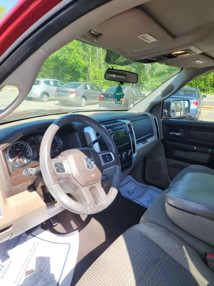 2010 RAM 1500 SLT Regular Cab SWB photo 3