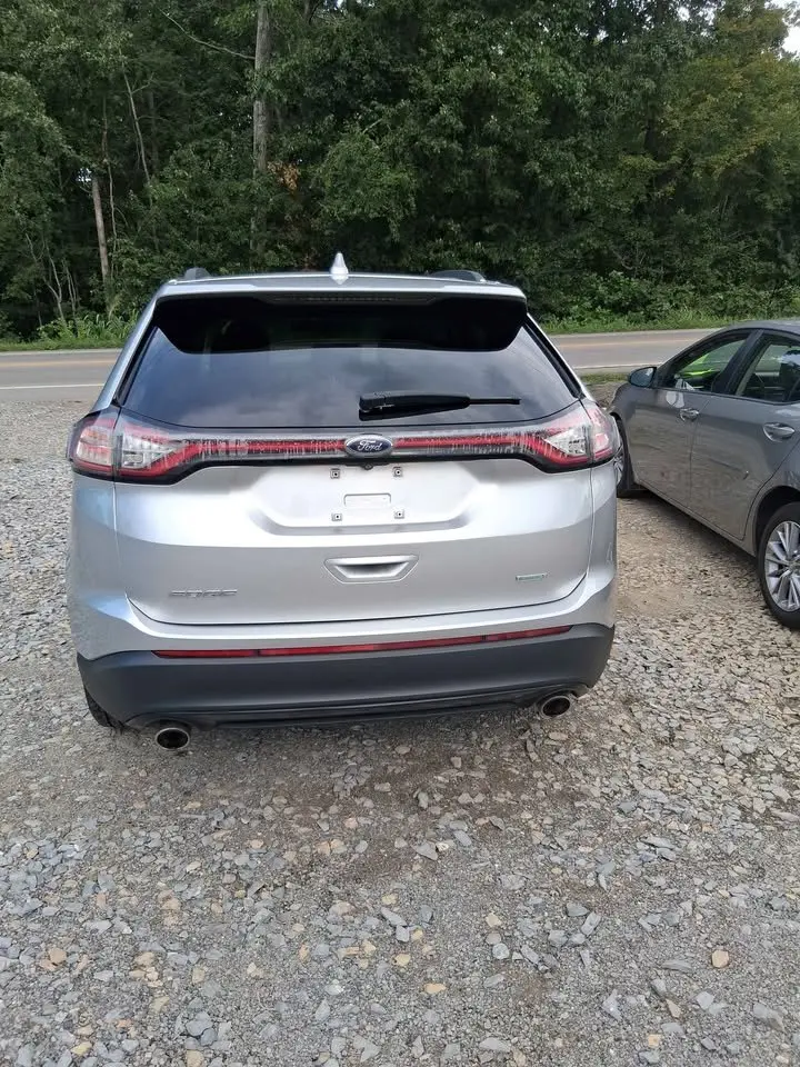 2016 Ford Edge SE photo 3