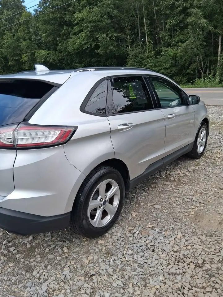 2016 Ford Edge SE photo 4