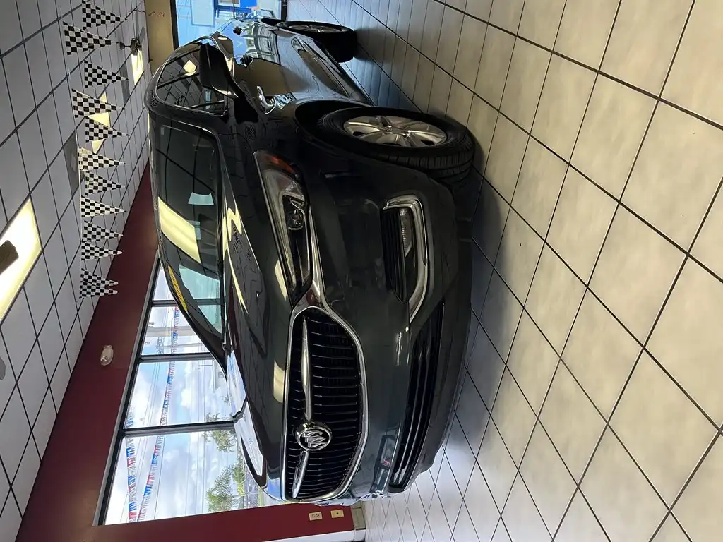 2018 Buick Enclave Essence's photo