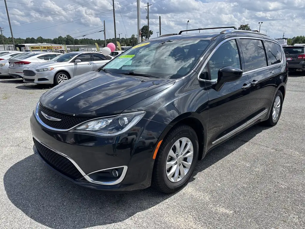 2019 Chrysler Pacifica Touring L's photo
