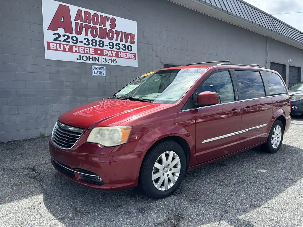 2014 Chrysler Town & Country Touring's photo
