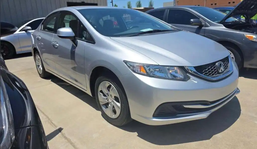 2013 Honda Civic LX Auto's photo