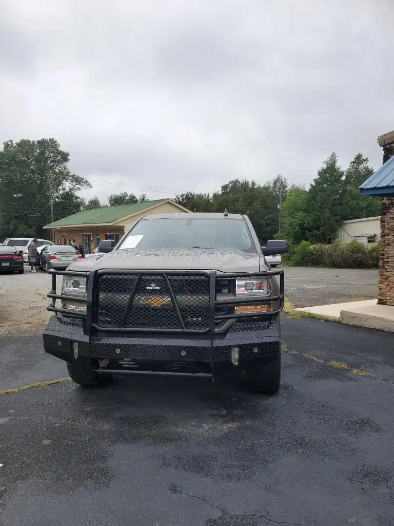 2017 Chevrolet Silverado 1500 Z71 4WD Crew Cab Short Box LT's photo
