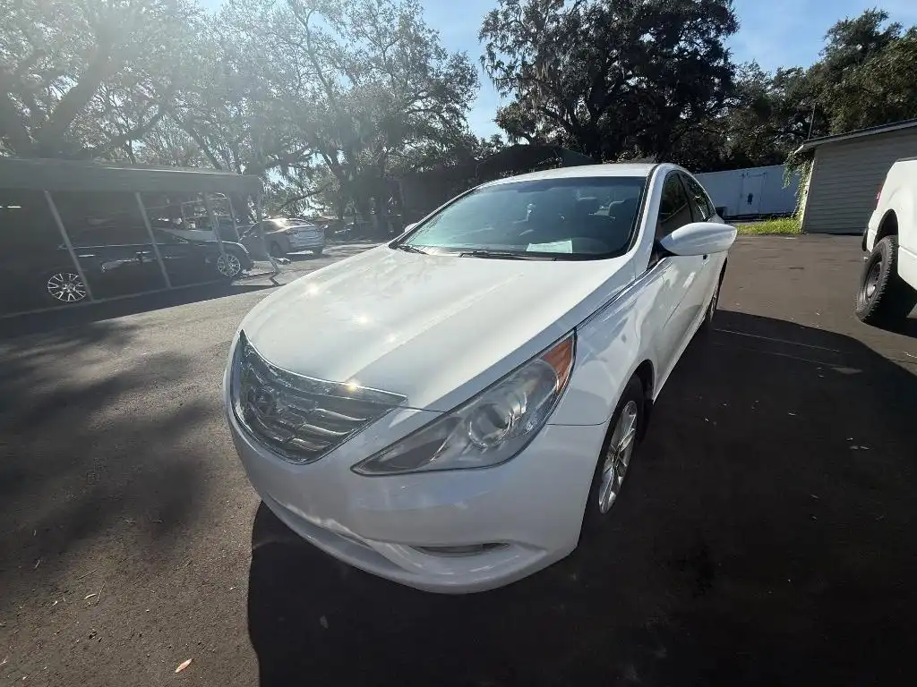 2013 Hyundai Sonata I4 GLS A T's photo