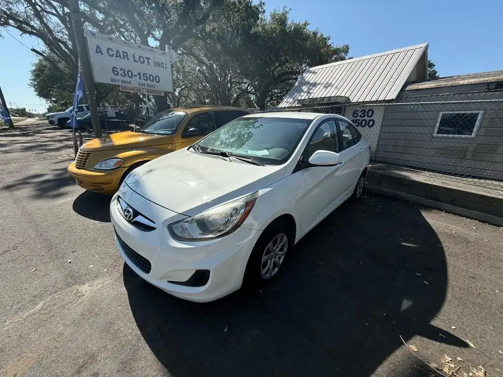 2012 Hyundai Accent GLS 4-Door 6-Speed Automatic's photo