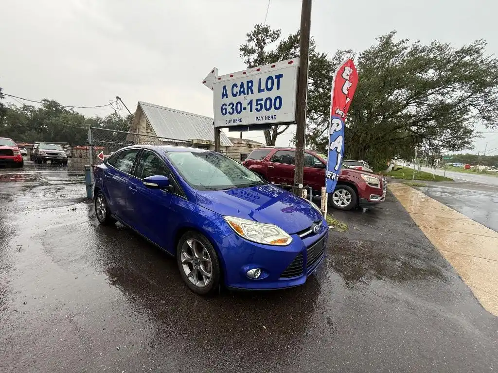 2013 Ford Focus Sedan SE's photo