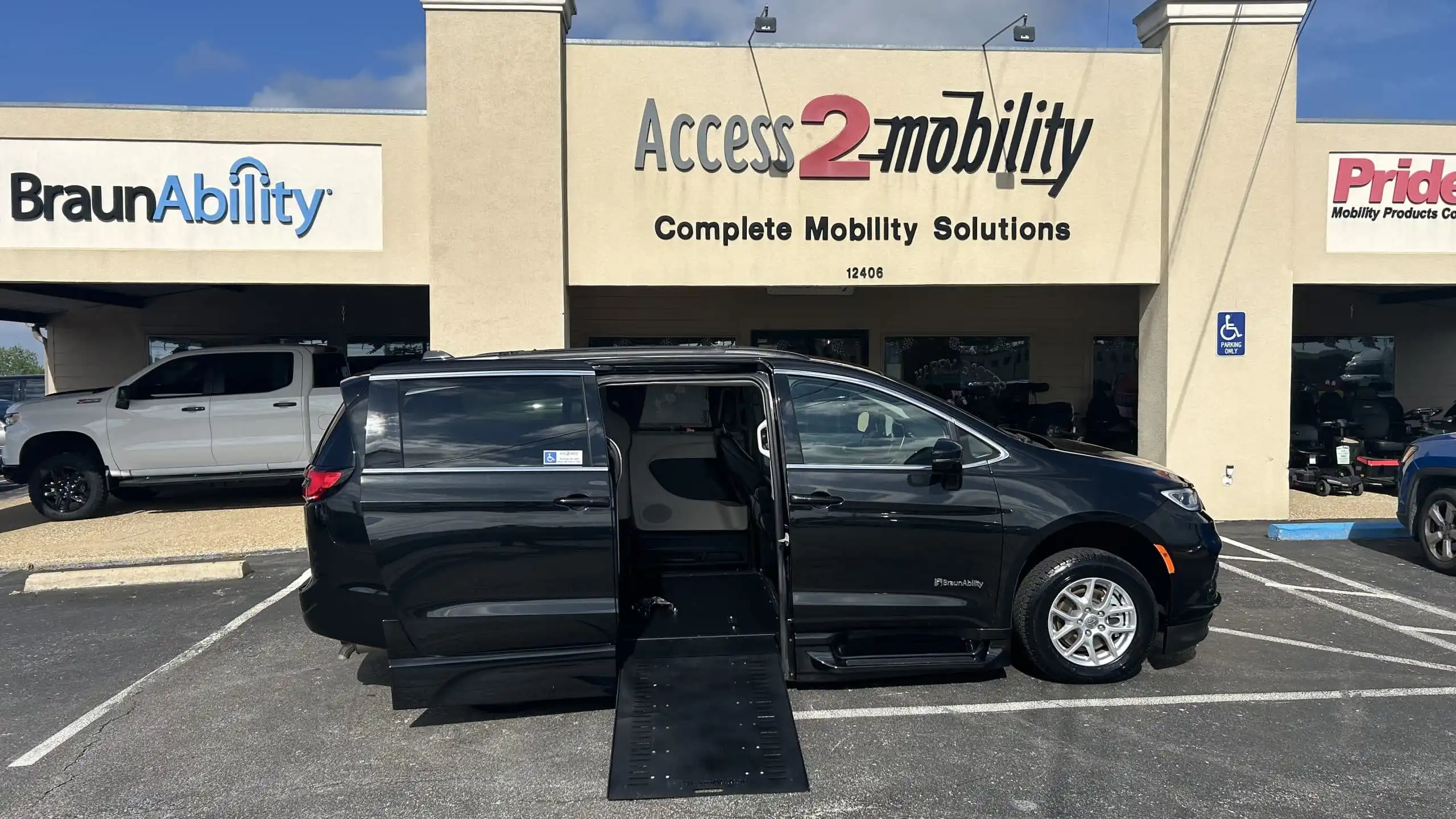 2022 Chrysler Pacifica Touring L's photo