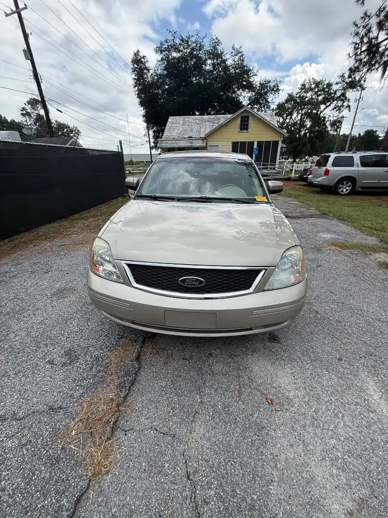 2005 Ford Five Hundred SEL's photo