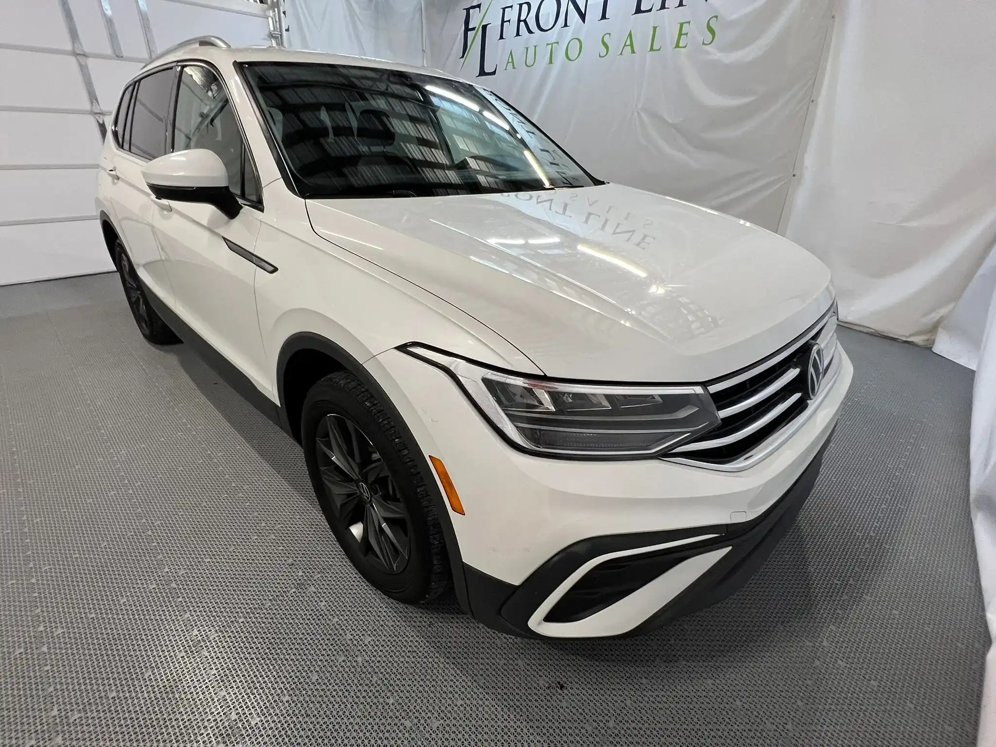 2023 Volkswagen Tiguan 2.0T SE's photo