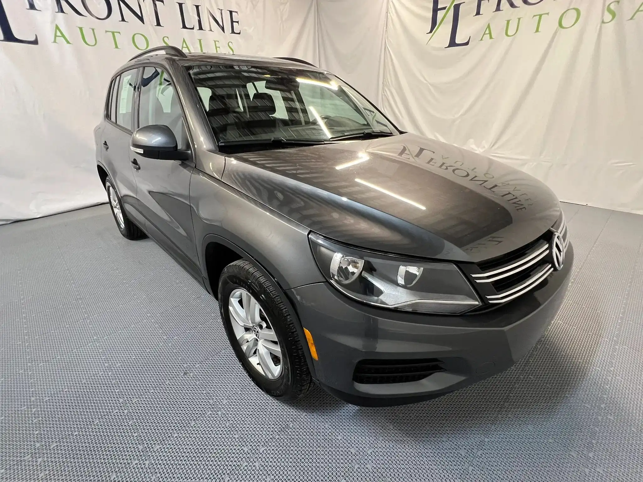 2016 Volkswagen Tiguan 2.0T S's photo