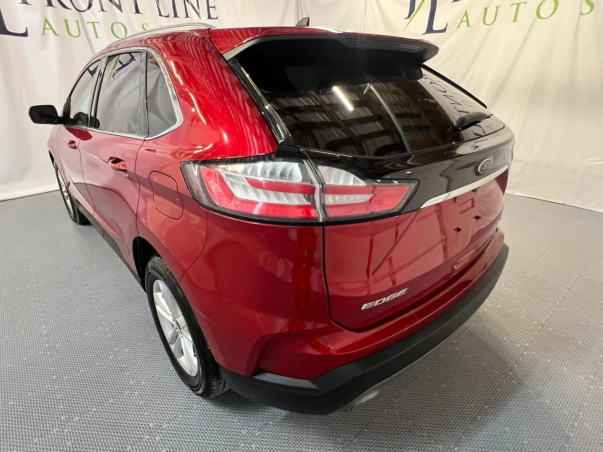 2020 Ford Edge SEL photo 5