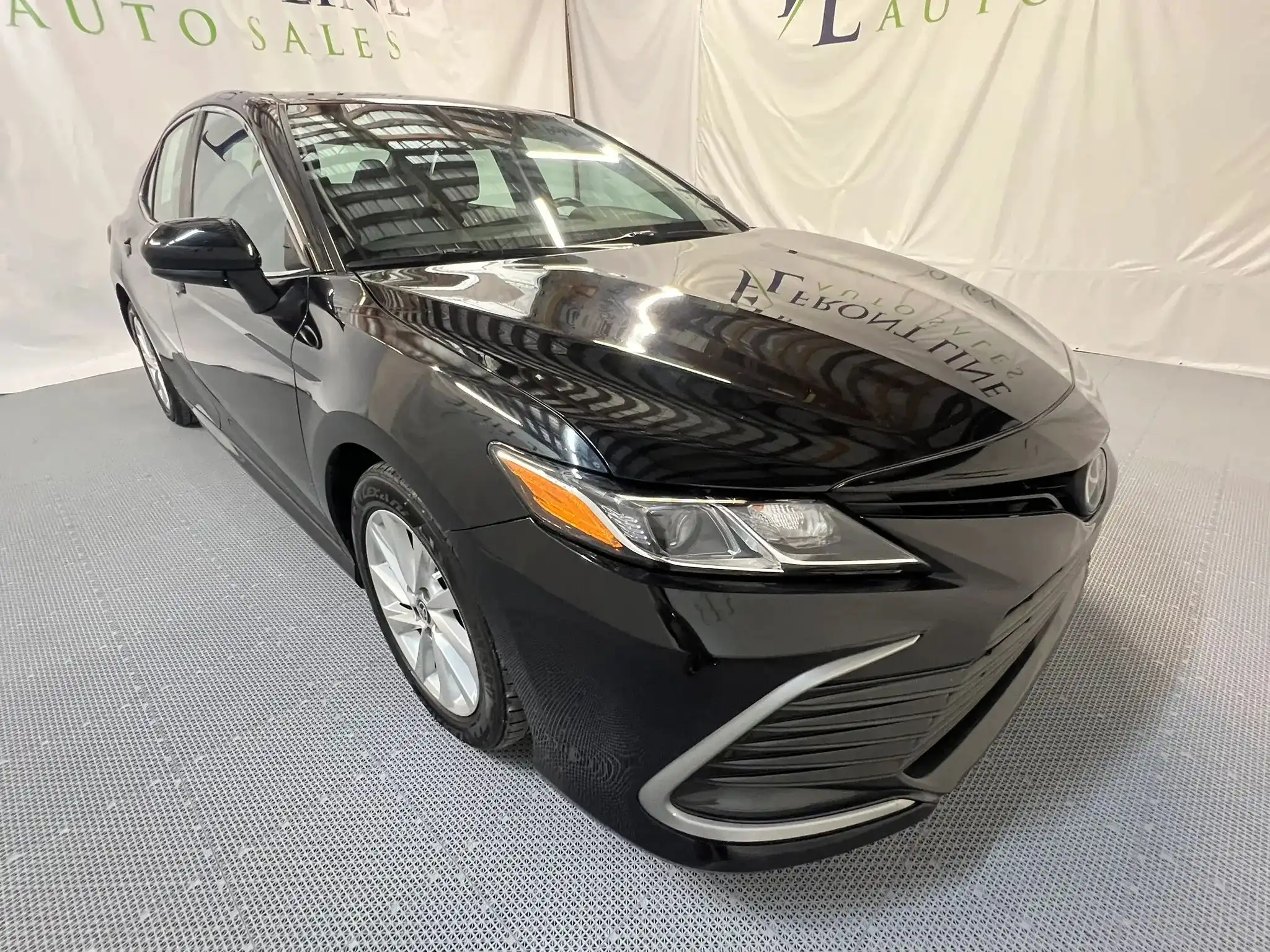 2022 Toyota Camry LE's photo