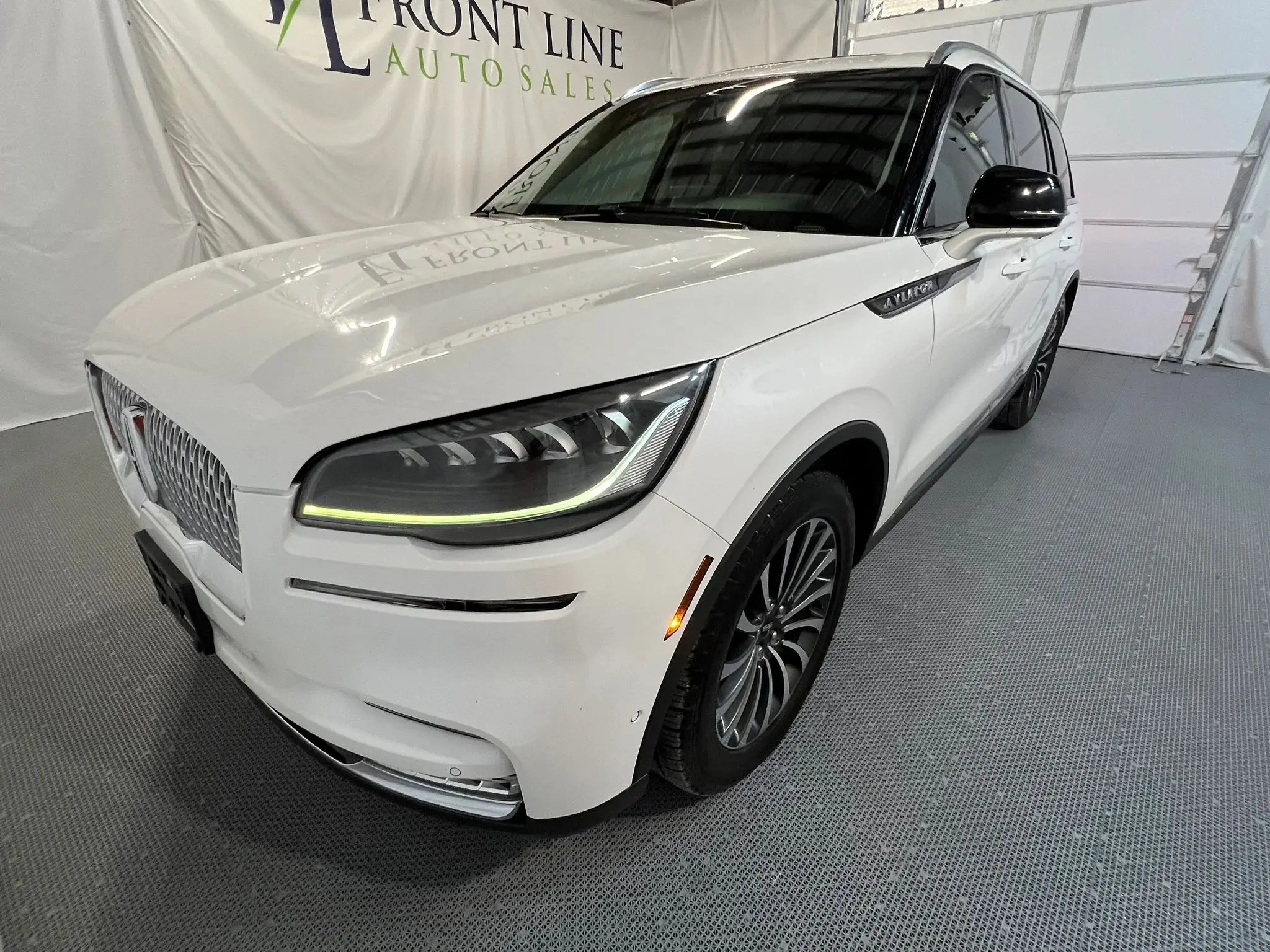 2020 Lincoln Aviator Reserve RWD photo 3