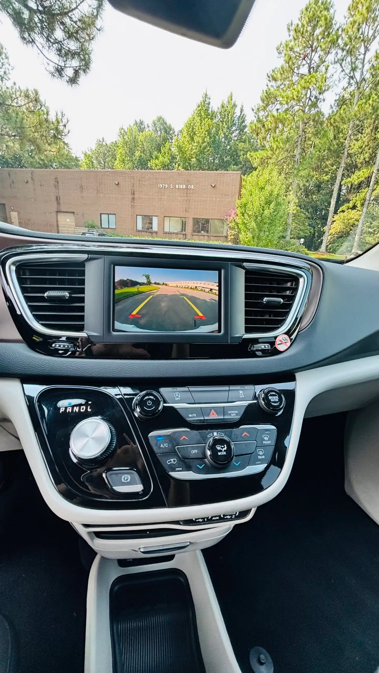 2023 Chrysler Voyager LX's photo