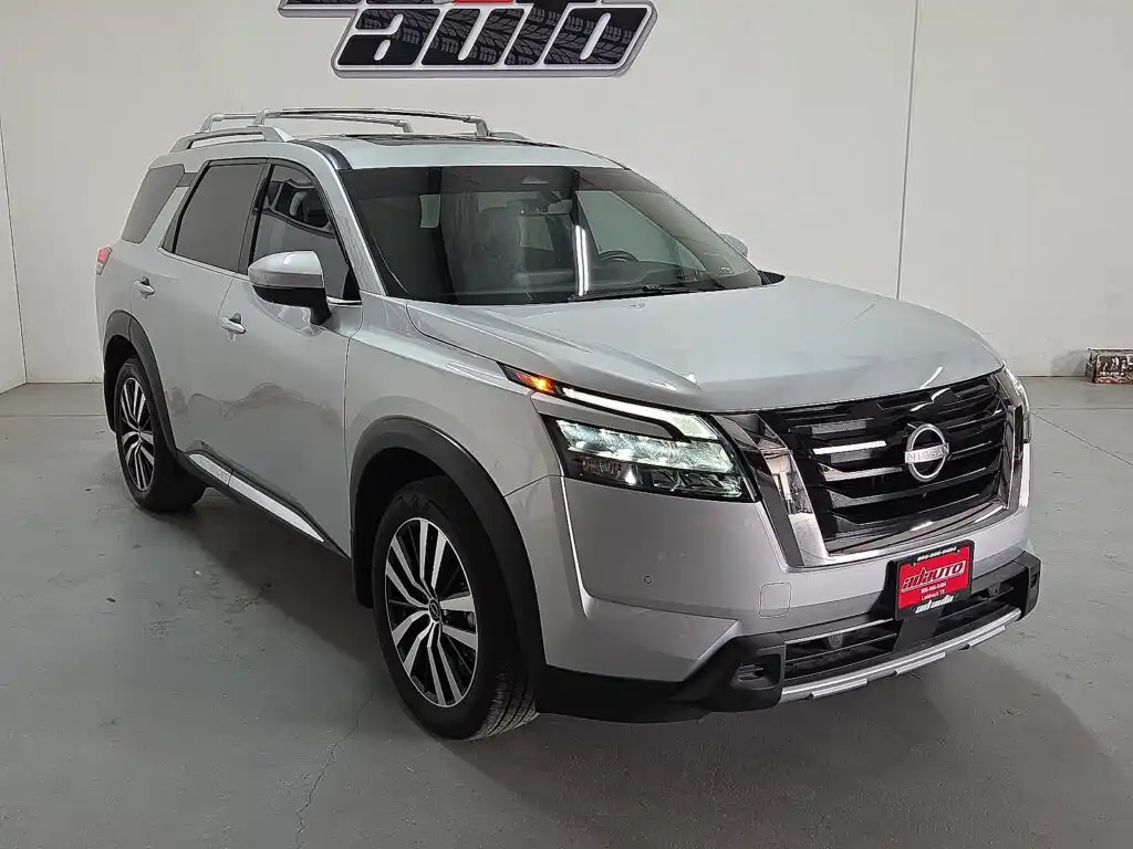 2025 Nissan Pathfinder Platinum 2WD's photo
