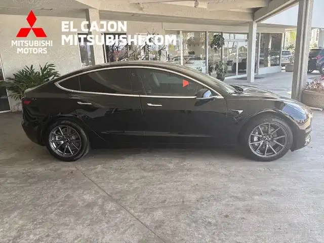 2019 Tesla Model 3 Standard Range Plus's photo