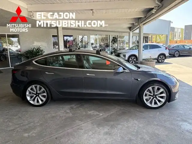 2020 Tesla Model 3 Standard Range Plus's photo