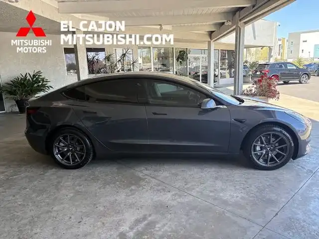 2019 Tesla Model 3 Standard Range Plus's photo