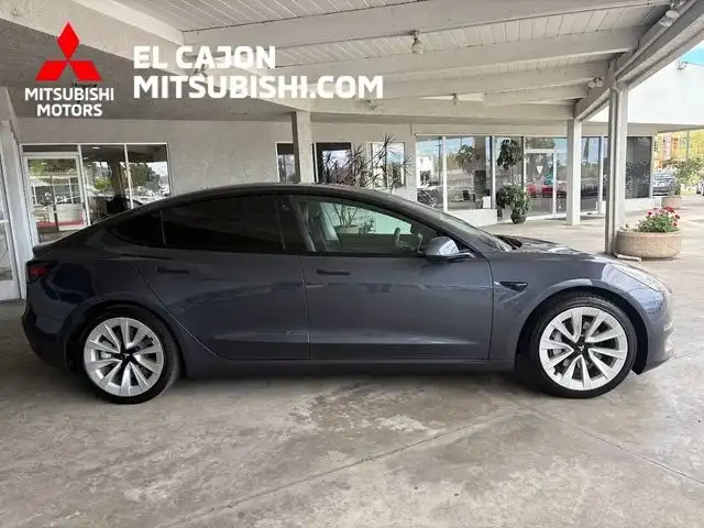 2021 Tesla Model 3 Standard Range Plus's photo