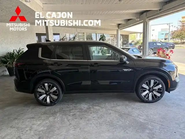 2026 Mitsubishi Outlander Plug-in Hybrid SE S-AWC's photo