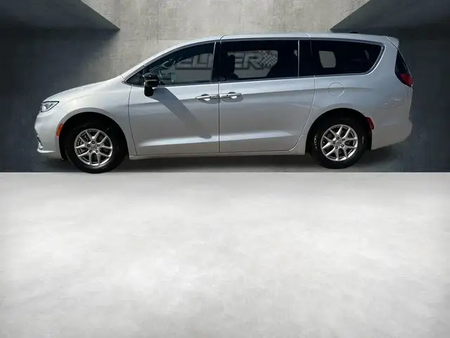 2024 Chrysler Pacifica Touring photo 1
