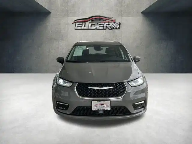 2023 Chrysler Pacifica Hybrid Touring L's photo