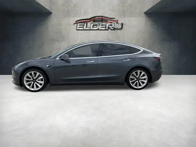 2020 Tesla Model 3 Standard Range Plus's photo