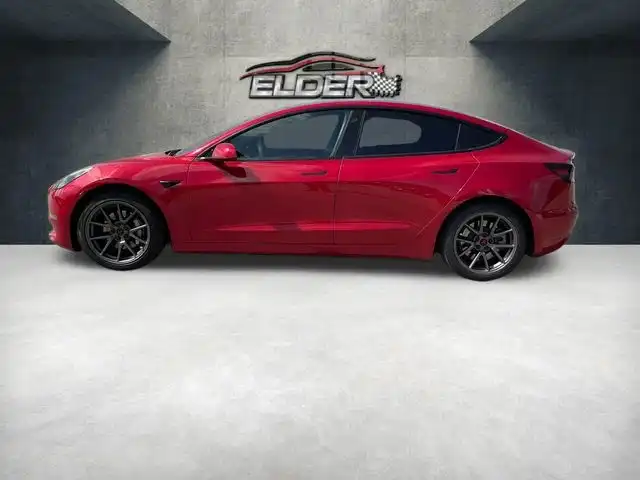 2022 Tesla Model 3 Standard Range Plus's photo