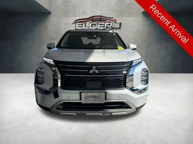 2023 Mitsubishi Outlander SE FWD's photo