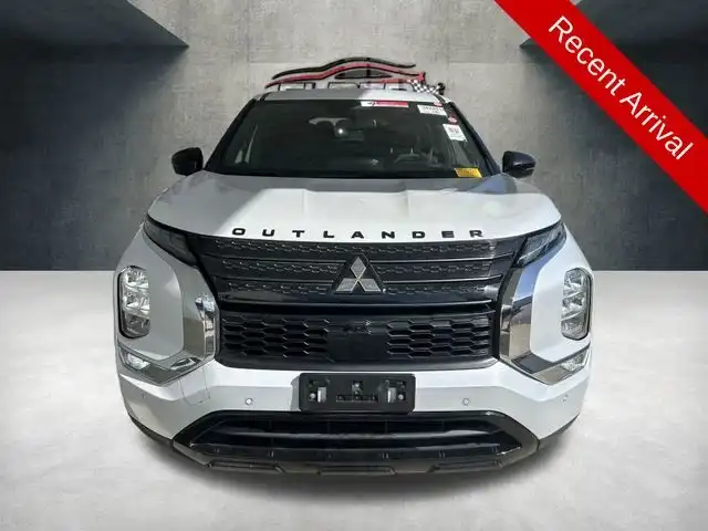 2023 Mitsubishi Outlander SE Black Edition FWD's photo