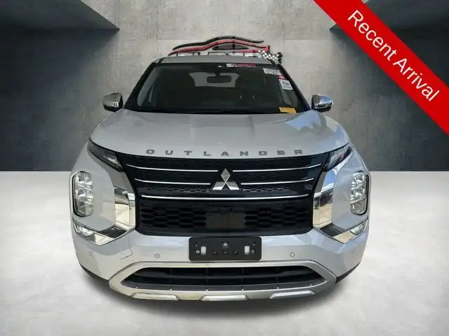 2024 Mitsubishi Outlander SE FWD's photo