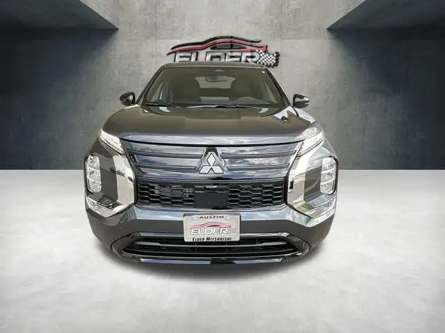 2026 Mitsubishi Outlander SE FWD's photo