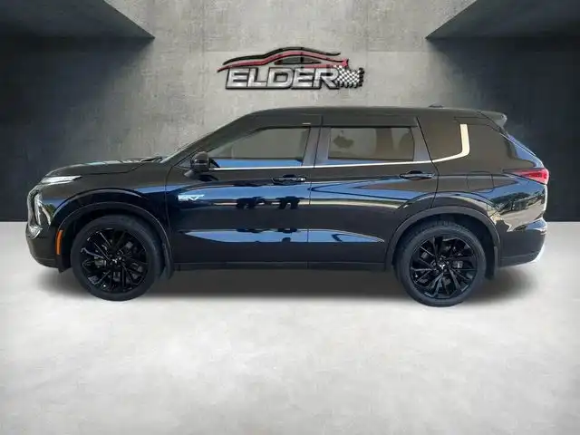2023 Mitsubishi Outlander Plug-in Hybrid SE S-AWC's photo