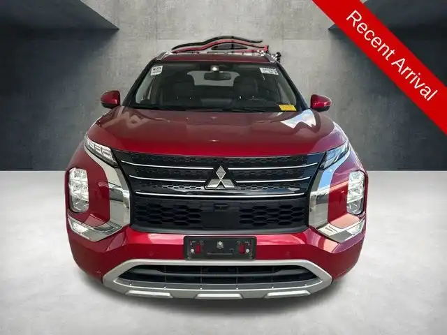 2023 Mitsubishi Outlander Plug-in Hybrid SEL S-AWC's photo