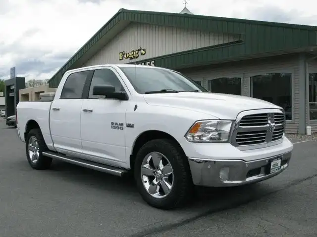 2017 RAM 1500 Big Horn 4x4 Crew Cab 5'7's photo