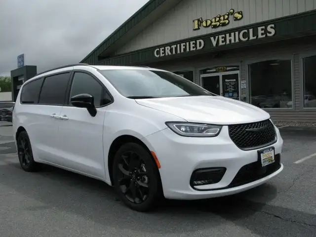 2025 Chrysler Pacifica Limited photo 1