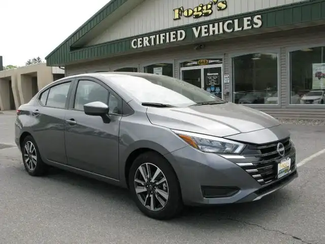 2025 Nissan Versa 1.6 SV CVT's photo