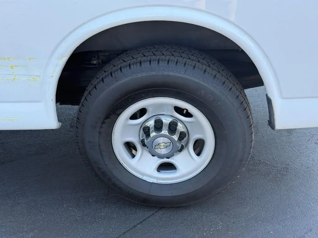 2016 Chevrolet Express LS 3500 Extended photo 4