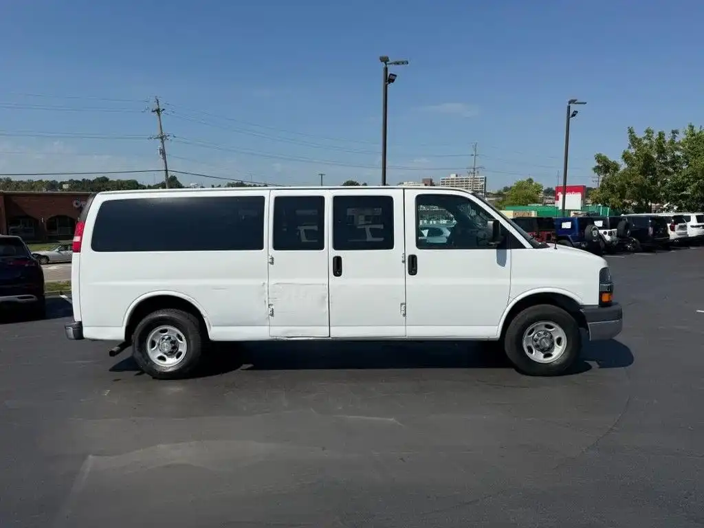 2016 Chevrolet Express LS 3500 Extended's photo