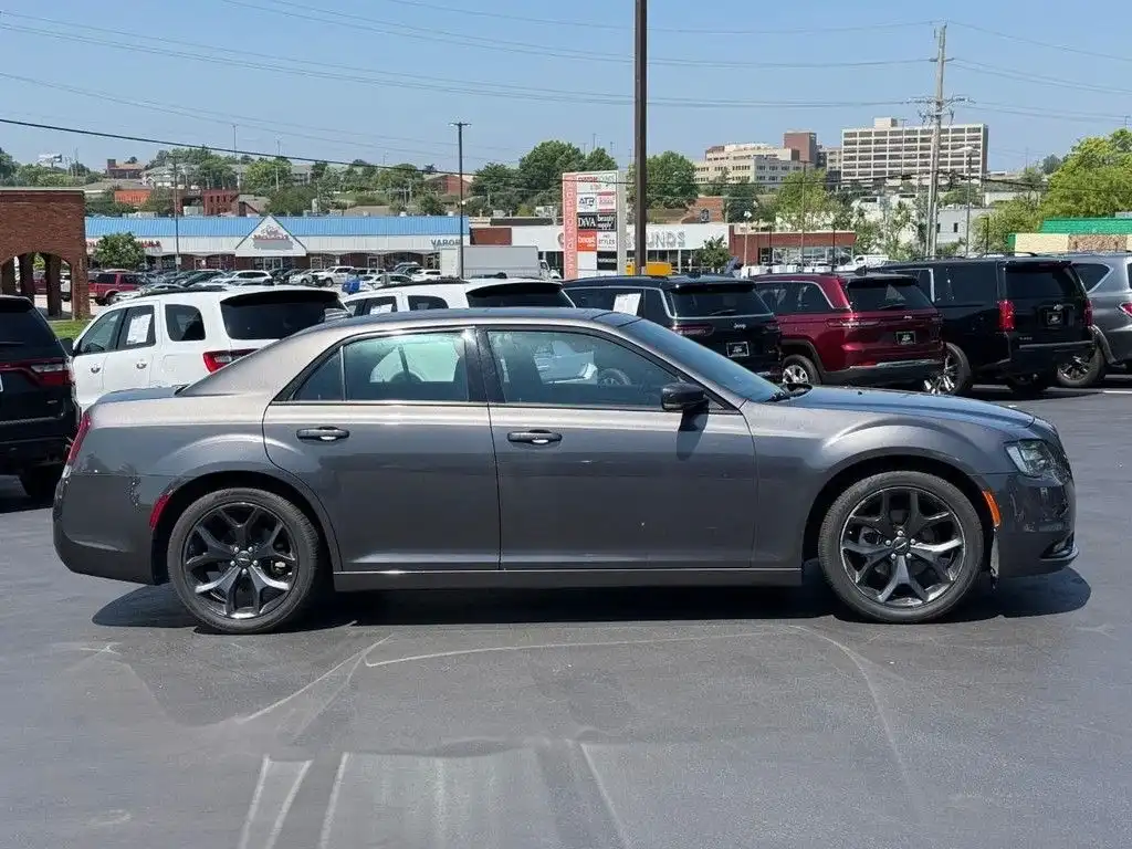 2023 Chrysler 300 S's photo