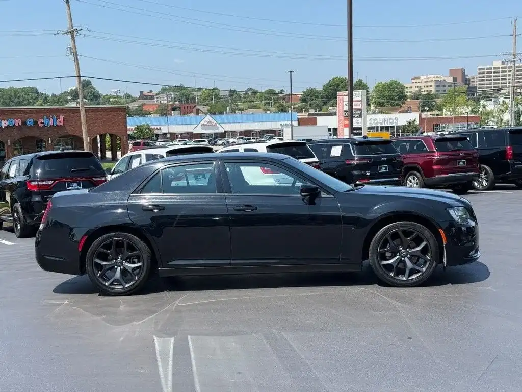 2023 Chrysler 300 S's photo