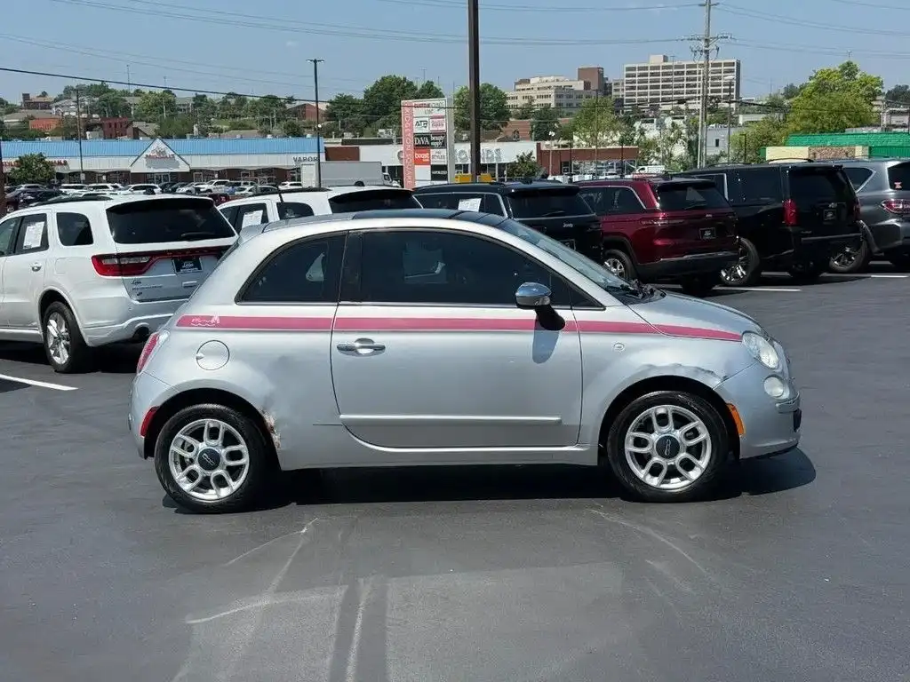 2012 FIAT 500 Lounge's photo