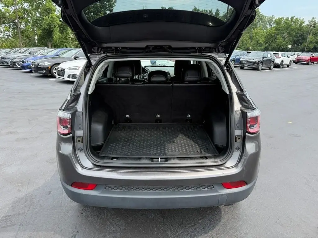 2021 Jeep Compass Altitude 4X4 photo 5
