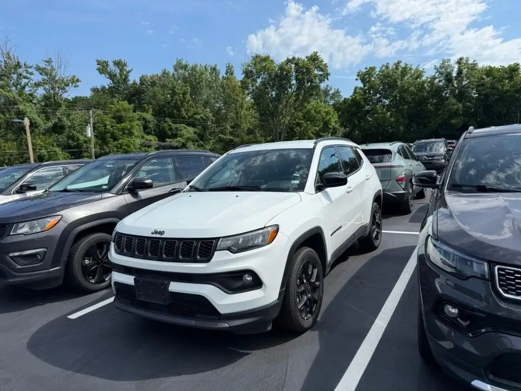 2025 Jeep Compass Latitude 4X4 photo 1