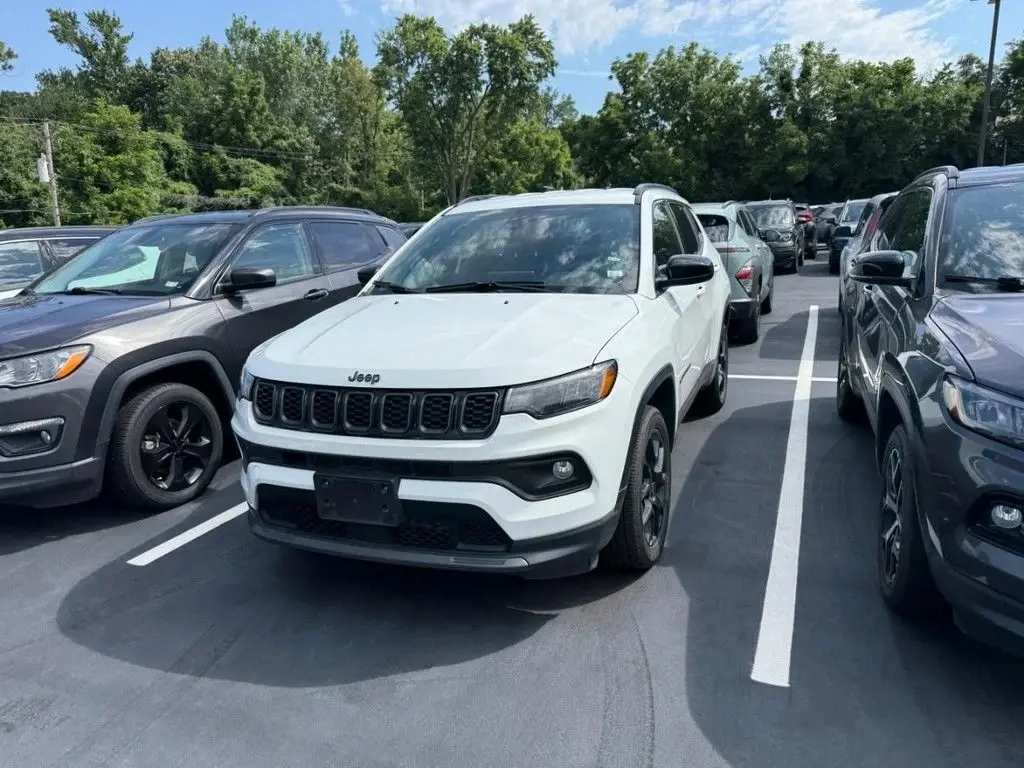 2025 Jeep Compass Latitude 4X4 photo 3