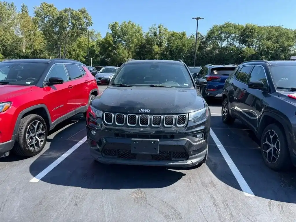 2023 Jeep Compass Latitude Lux 4WD's photo
